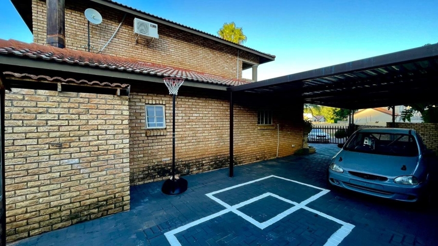 3 Bedroom Property for Sale in Safari Gardens North West